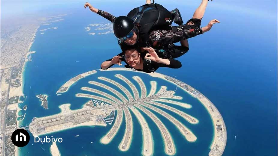 12. اسکای دایو دبی (SkyDive Dubai)؛ تجربه دیدنی شبانه آسمان