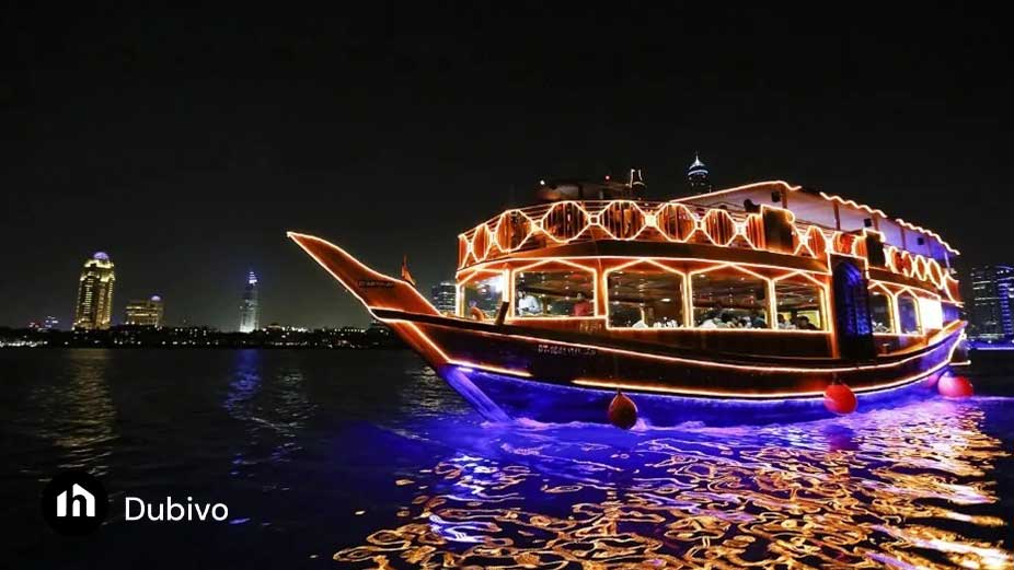 22. تور شبانه با قایق در دبی مارینا